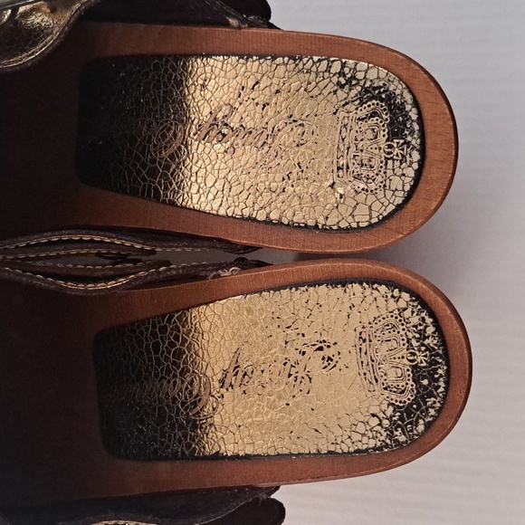 Shoe - Picture 3 of 5